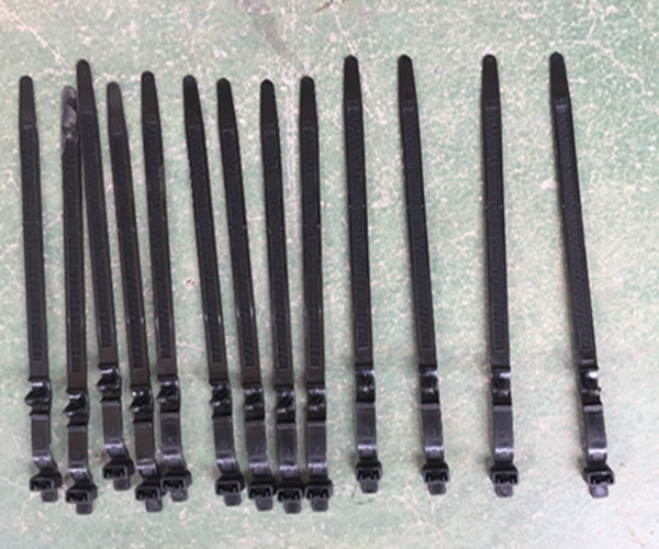 產品5—黑色線夾